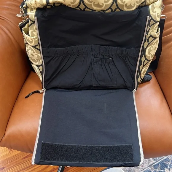 Petunia Pickle Bottom Diaper Backpack Diaper Bag - Picture 7 of 8